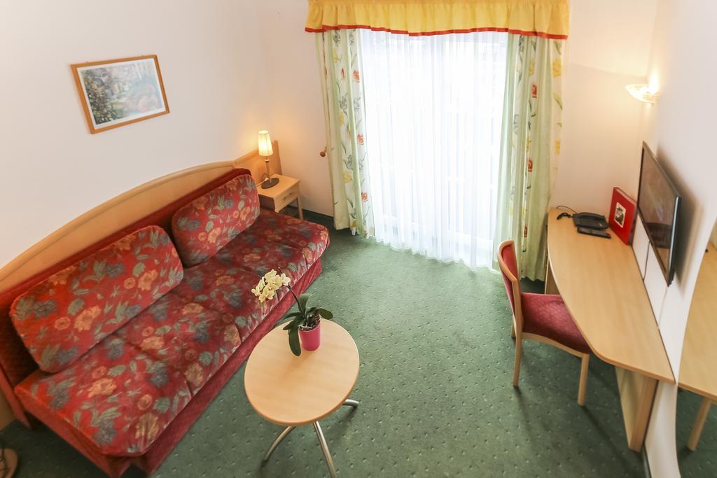 Alpenhotel Tauernstueberl Zell am See Exterior photo