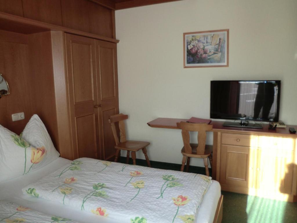 Alpenhotel Tauernstueberl Zell am See Room photo